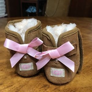 Baby uggs like new 4.5